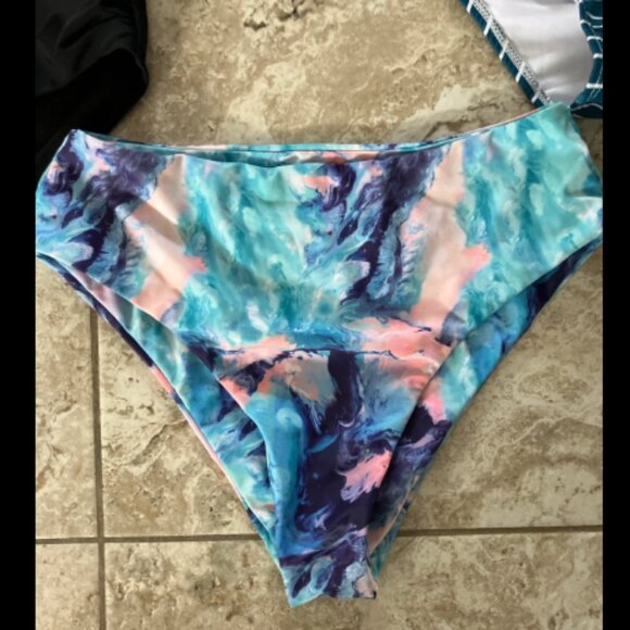 🎃3/$10 SALE🎃Bikini Bottoms Bundle 4 Pairs (3 size xl & 1 size large) All New - Picture 5 of 5